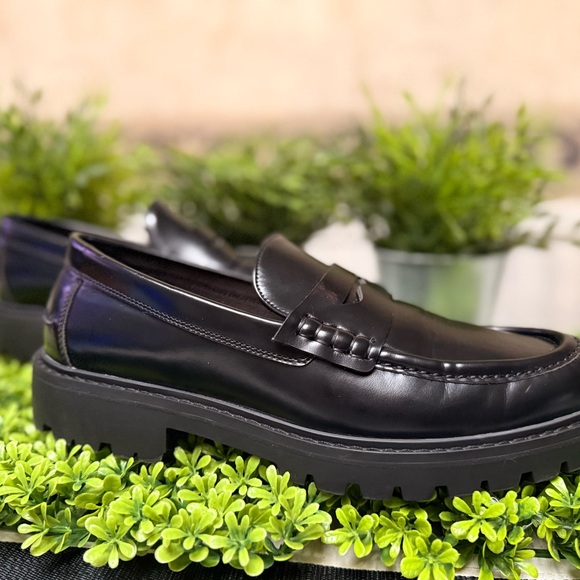 H&M Sleek Black Leather Loafers - Picture 2 of 9